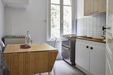 Les Hirondelles-appartement | Private kitchen | Fridge