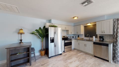 Suite | Private kitchen | Full-size fridge, oven, stovetop, dishwasher