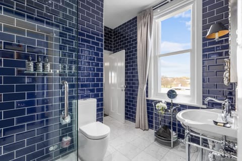 Hay Suite | Bathroom | Separate tub and shower, bathrobes, slippers, towels