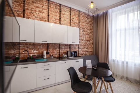 Deluxe Studio Suite, 1 Queen Bed with Sofa bed | Free minibar, desk, iron/ironing board, free WiFi