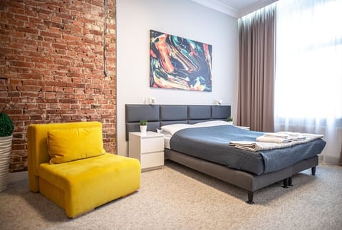 Deluxe Studio Suite, 1 Bedroom, Non Smoking, Allergy Friendly | Free minibar, desk, iron/ironing board, free WiFi