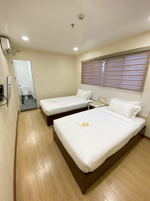 Deluxe Twin Room | Desk, free WiFi, bed sheets