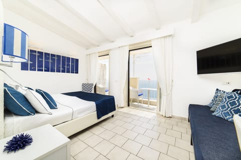 Junior Suite, Terrazzo Vista Mare | Minibar, individually decorated, individually furnished, desk