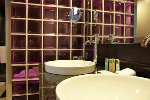 Separate tub and shower, jetted tub, eco-friendly toiletries, hair dryer