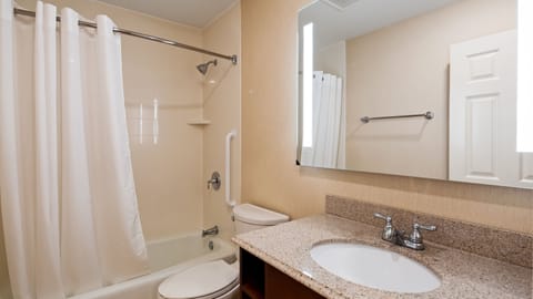 Basic Double Room | Bathroom | Combined shower/tub, free toiletries, hair dryer, towels