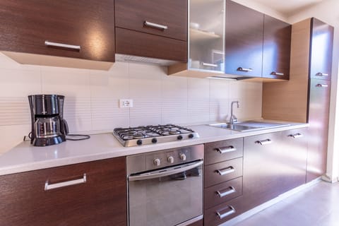 Apartment, 2 Bedrooms, Balcony, Mountain View | Interior