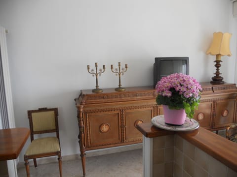 Apartment, 1 Bedroom, Smoking, Balcony | Interior