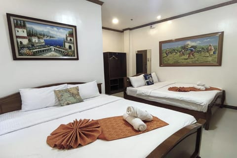 Deluxe Twin Room | Minibar, desk, iron/ironing board, free WiFi