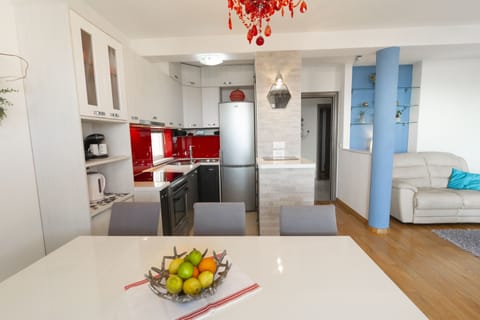 Apartment, 3 Bedrooms, Sea View | Private kitchen | Full-size fridge, microwave, stovetop, electric kettle