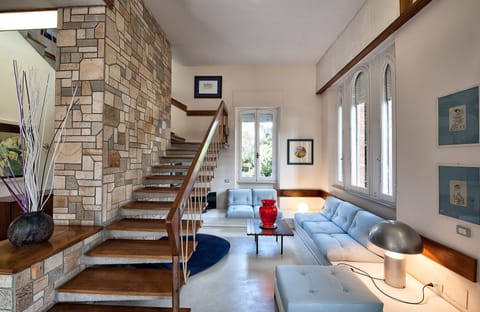 Villa, 5 Bedrooms, Smoking, Balcony | Lounge