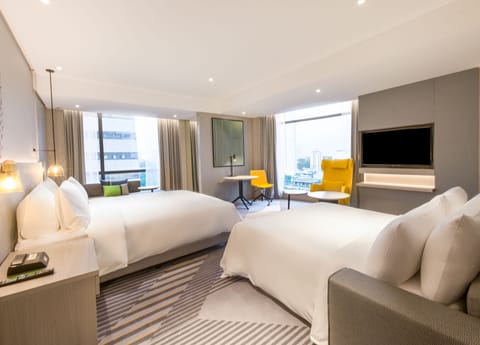 Suite, 1 King Bed with Sofa bed, Sea View | City view