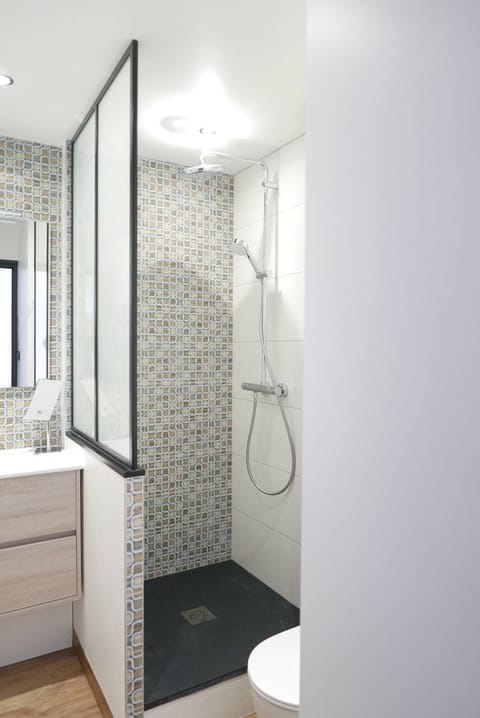 Comfort Double Room | Bathroom shower