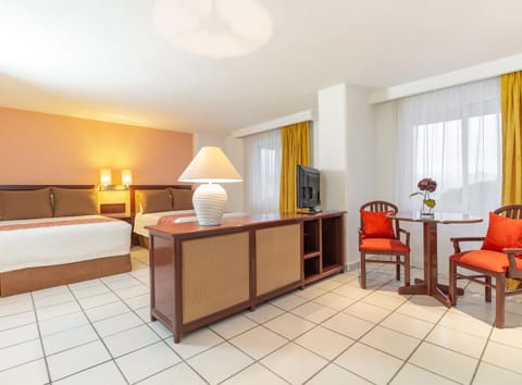 Master Suite | In-room safe, desk, iron/ironing board, free WiFi