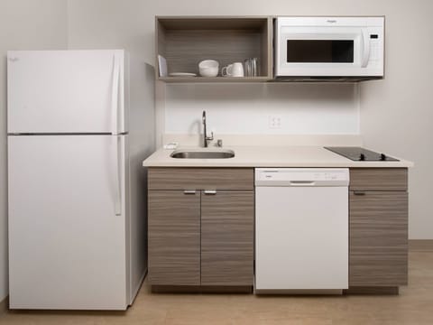 Full-size fridge, microwave, stovetop