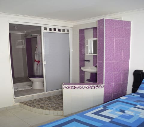 Family Quadruple Room | Bathroom | Shower, towels