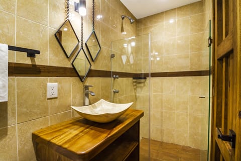 Standard Triple Room | Bathroom | Shower, free toiletries, towels, soap