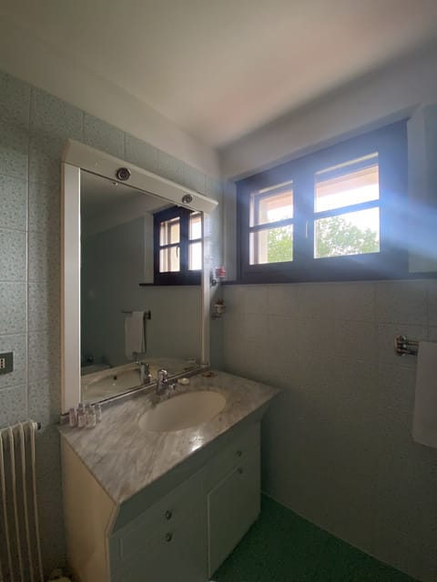 Standard Double Room, Hill View | Bathroom | Free toiletries, hair dryer, bidet, towels