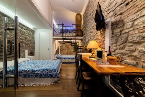 Premium Studio Suite, Multiple Beds, Air conditioning | Premium bedding, down comforters, in-room safe, individually decorated