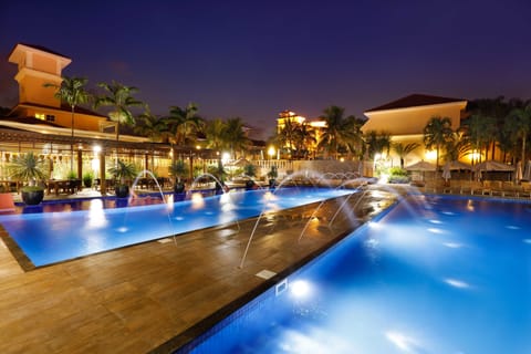 7 outdoor pools, pool umbrellas, sun loungers