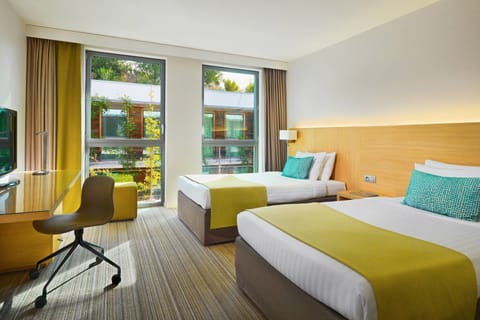 Standard Room, 2 Twin Beds, Non Smoking | Premium bedding, minibar, in-room safe, desk