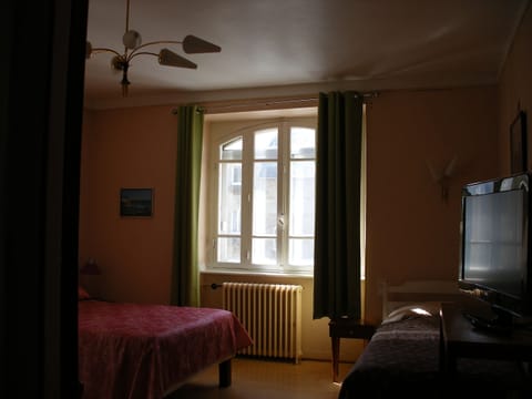 Premium bedding, desk, blackout drapes, soundproofing