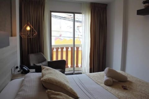 Superior Room, 1 King Bed, Balcony | 1 bedroom, minibar, in-room safe, desk