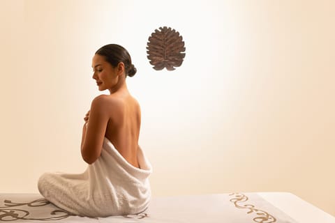 Couples treatment rooms, sauna, spa tub, body treatments, aromatherapy