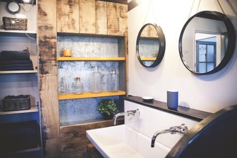 Cottage (Chez Léon) | Bathroom sink