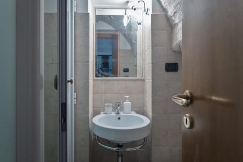 Apartment, 1 Bedroom | Bathroom | Shower, rainfall showerhead, hair dryer, bidet