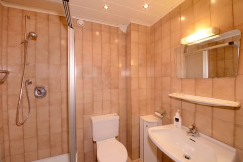 Double Room | Bathroom | Hair dryer, towels