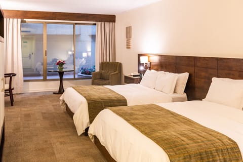 Deluxe Double Room, 2 Queen Beds | Premium bedding, minibar, in-room safe, desk