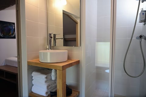 Attic Double Room | Bathroom | Shower, rainfall showerhead, eco-friendly toiletries, hair dryer