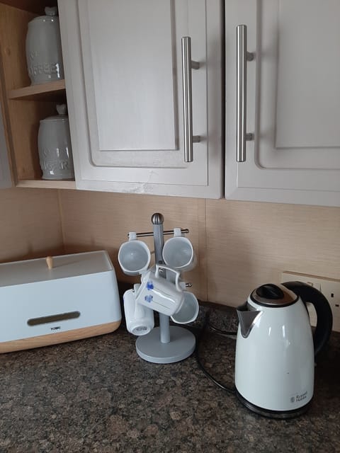 Chalet | Private kitchen | Fridge, microwave, oven, stovetop