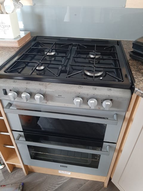 Chalet | Private kitchen | Fridge, microwave, oven, stovetop