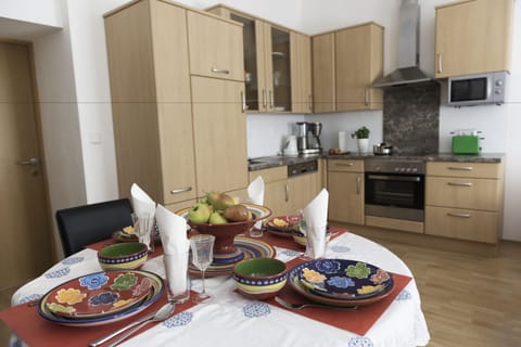 Superior Apartment for 4-6 Persons, Kitchen (Ouverture) | In-room dining