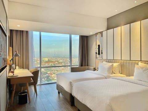 Grand Twin Room, 2 Twin Beds | Minibar, in-room safe, desk, laptop workspace