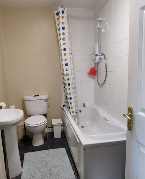 House | Bathroom | Combined shower/tub, deep soaking tub, hair dryer, towels