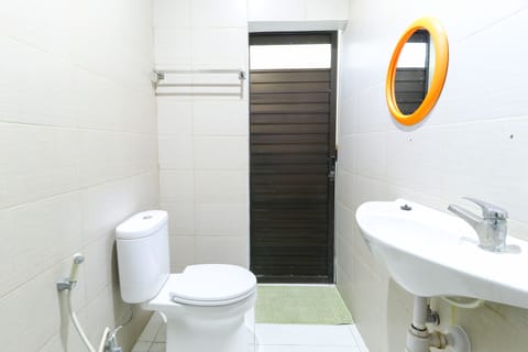 Standard Room | Bathroom | Shower, towels