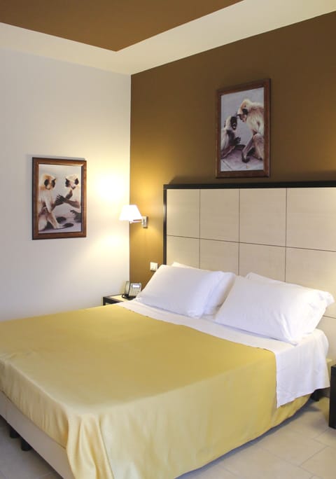 Classic Double Room | Minibar, in-room safe, desk, soundproofing