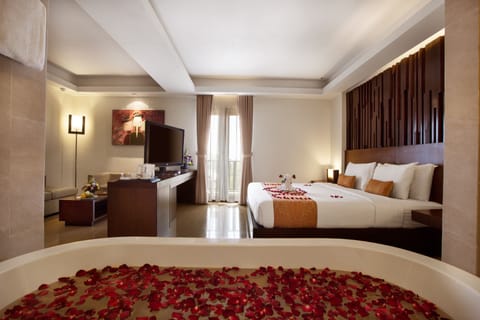 Suite | 1 bedroom, memory foam beds, minibar, in-room safe