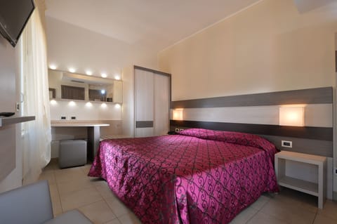 Double or Twin Room | Desk, soundproofing, free WiFi, bed sheets