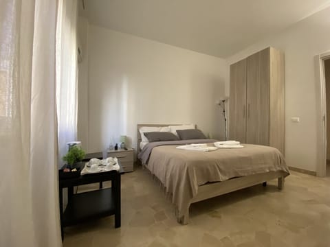 Basic Room (Private External Bathroom) | Soundproofing, iron/ironing board, free WiFi, bed sheets