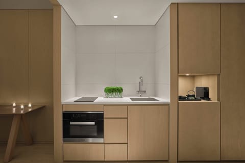 Studio, 1 King Bed, Balcony, City View | Private kitchen | Electric kettle