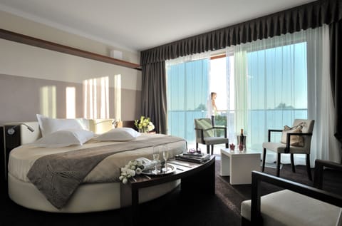 Suite (Round) | Premium bedding, minibar, in-room safe, desk