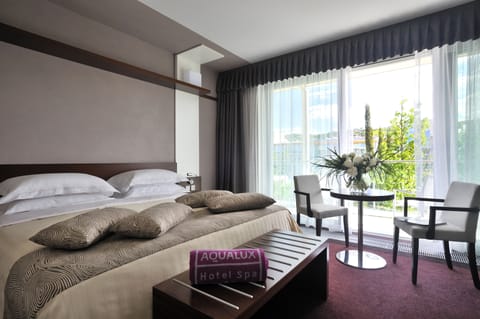 Double Room, Pool View (Aqua) | Premium bedding, minibar, in-room safe, desk