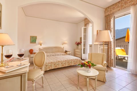 Double Room, Courtyard View | Minibar, in-room safe, individually decorated, individually furnished