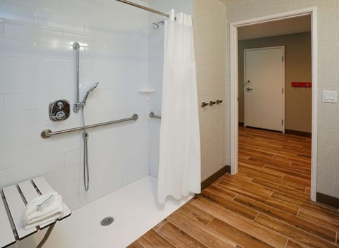 Room, 2 Queen Beds, Accessible, Non Smoking (Roll-In Shower) | Bathroom shower