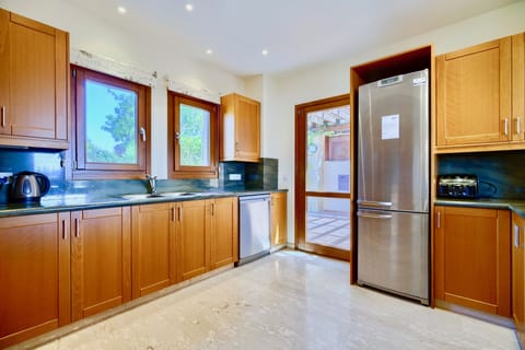 Villa, 4 Bedrooms, Private Pool | Private kitchen | Full-size fridge, microwave, oven, stovetop