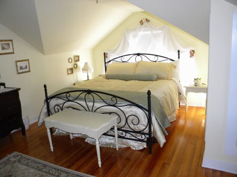 The Magnolia Suite (3rd floor) | Individually decorated, iron/ironing board, rollaway beds, free WiFi