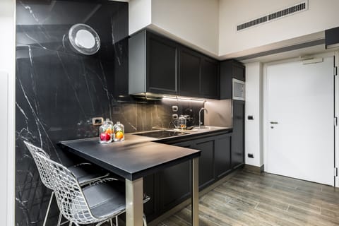 Studio (32) | Private kitchen | Fridge, microwave, stovetop, espresso maker